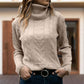 Enfärgad långärmad stickad tröja med turtleneck för kvinnor