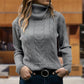 Enfärgad långärmad stickad tröja med turtleneck för kvinnor